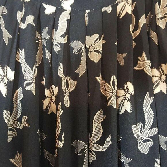 Vintage Saks Pleated Skirt Sz 4 Black w Cream Bows Saks Fifth Avenue - Picture 2 of 3